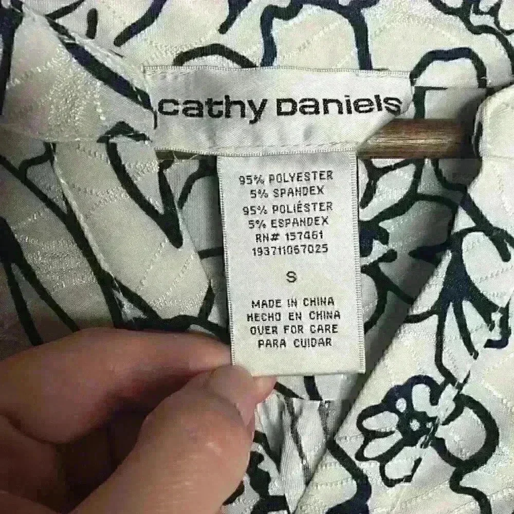 NWT Cathy Daniels Simply‎ Textured Roll Tab Sleeve Print Top Sz S - Picture 5 of 12